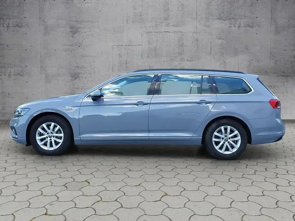 Gebraucht VW Passat Business 150 PS (110 kW) 2023 Mondsteingrau Kombi