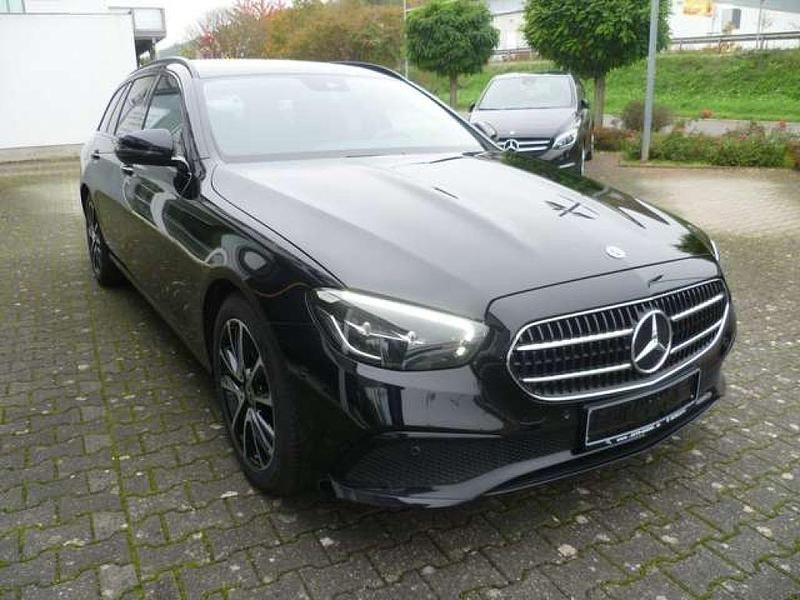 Gebraucht Mercedes E220 194 PS (142 kW) 2022 Obsidianschwarz  metalliclack Kombi