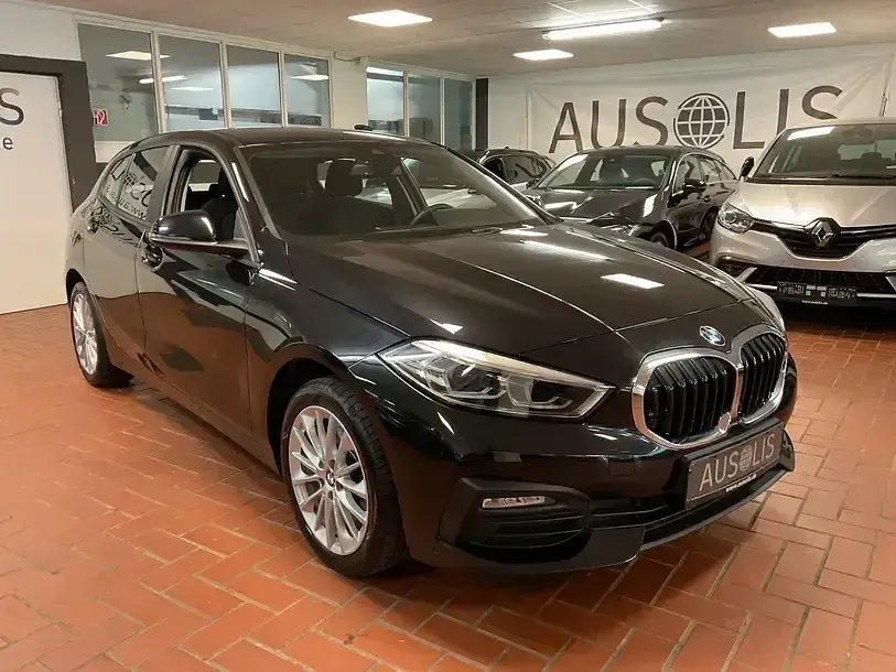 Gebraucht BMW 120 Advantage 190 PS (139 kW) 2023 Saphirschwarz metall (metallic) Kleinwagen