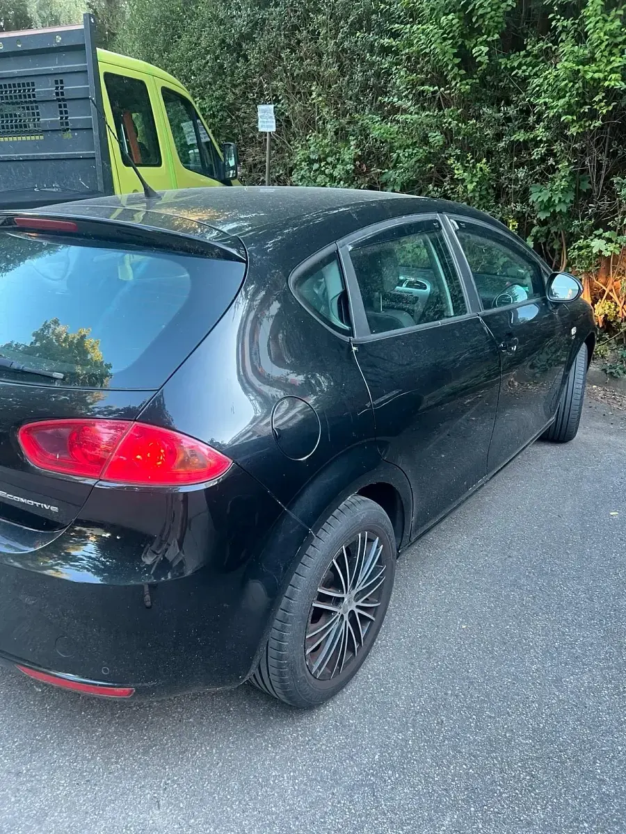 Gebraucht Seat Leon 105 PS (77 kW) 2011 Schwarz Kleinwagen