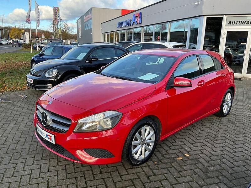 Rot Gebraucht 2014 Mercedes A200 Limousine | 9.900 € (Superpreis) - Bild 1/4