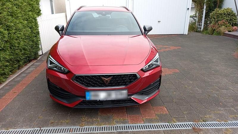 Rot Gebraucht 2023 Cupra Leon Kombi | 25.400 € (Superpreis) - Bild 1/4
