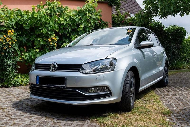 Silber Gebraucht 2017 VW Polo Sound Limousine | 10.900 € (Guter Preis) - Bild 1/4