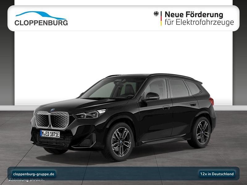 Schwarz Neu 2025 BMW iX1 Luxury Line SUV | 61.980 € (Teuer) - Bild 1/4