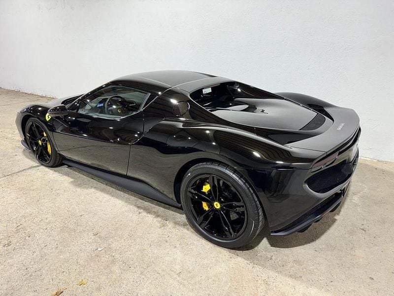 Gebraucht Ferrari 296 829 PS (609 kW) 2024 Schwarz