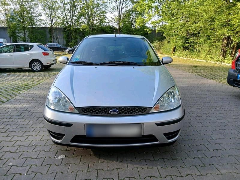 Second-hand Ford Focus 101 CP (74 kW) 2003 Argintiu Berlinǎ