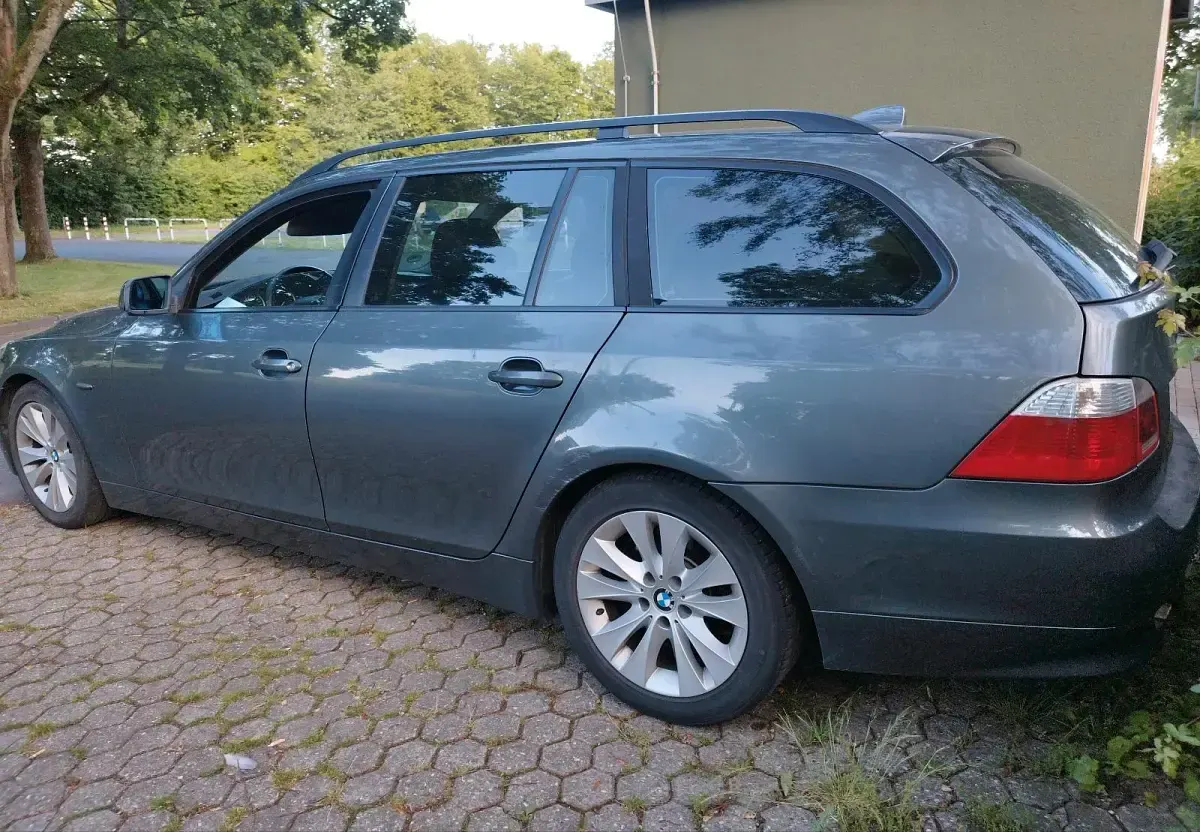 Gebraucht BMW 525 177 PS (130 kW) 2004 Grau Kombi