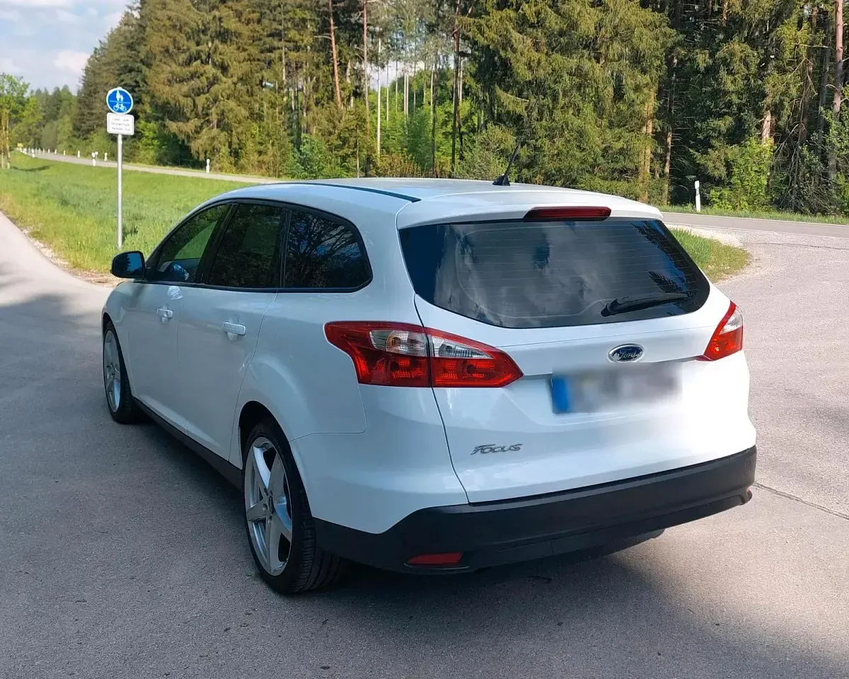 Gebraucht Ford Focus 115 PS (84 kW) 2014 Weiß Kombi