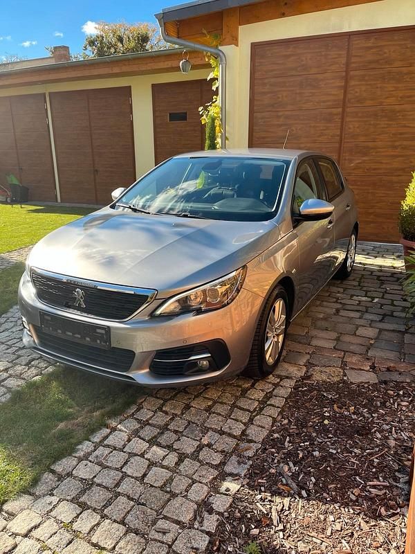 Gebraucht Peugeot 308 130 PS (95 kW) 2018 Grau Limousine