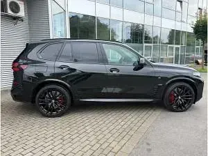 Neu BMW X5 489 PS (359 kW) 2026 Schwarz (saphirschwarz metallic) SUV