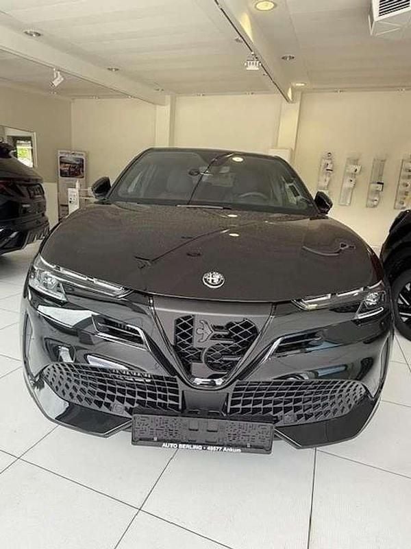 Neu Alfa Romeo GT Junior Edizione Speciale 136 PS (100 kW) 2025 Schwarz SUV