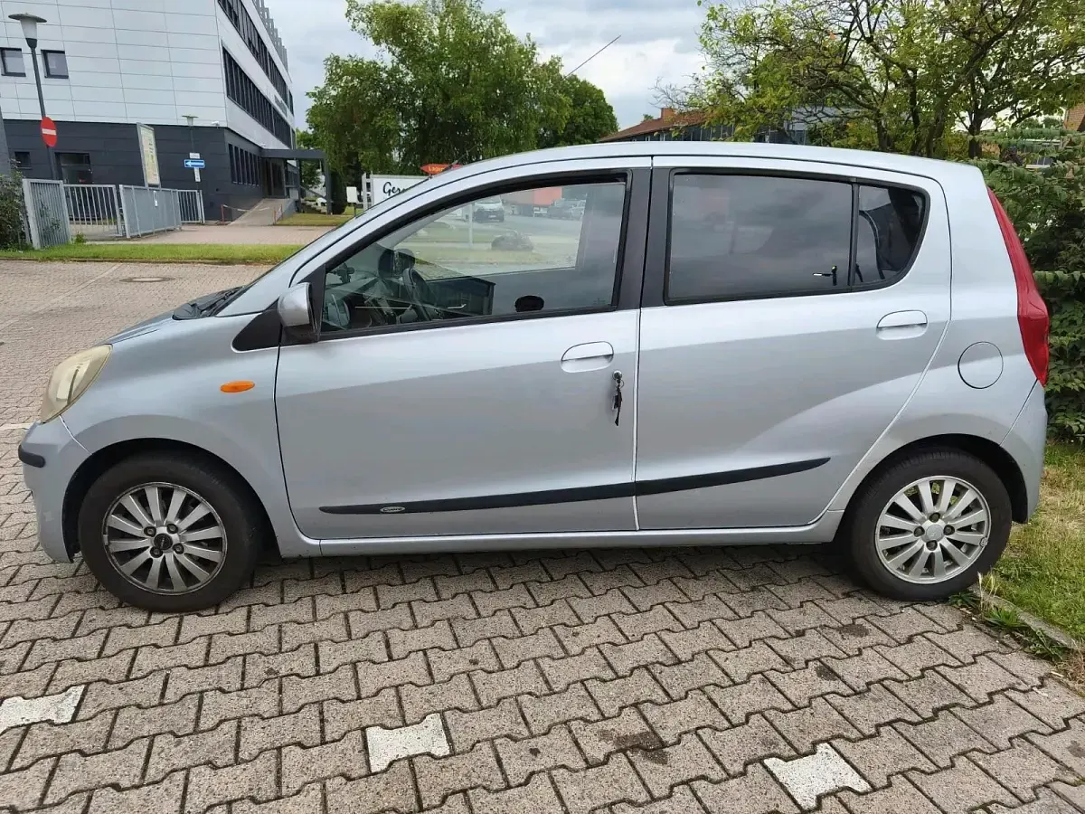 Gebraucht Daihatsu Cuore 69 PS (50 kW) 2008 Silber Kleinwagen