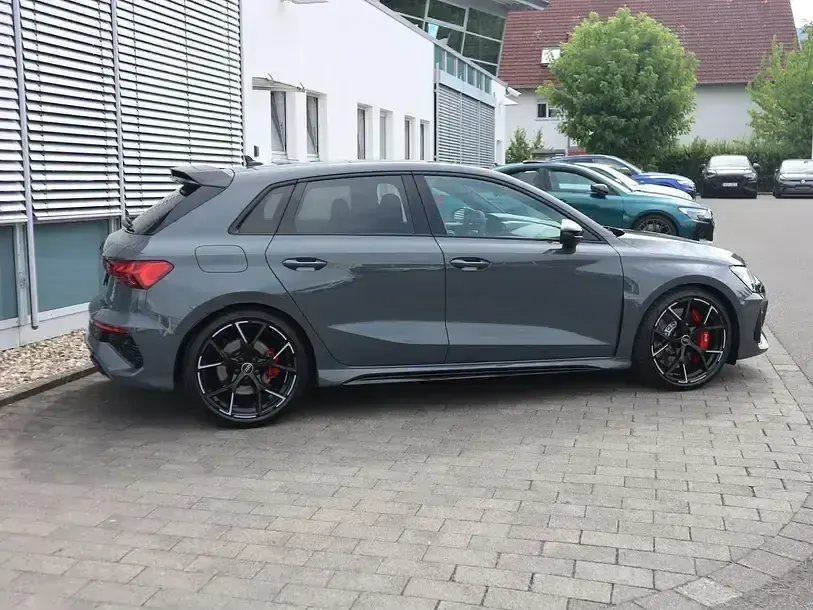 Gebraucht Audi RS3 Sportback Ambiente 400 PS (294 kW) 2024 Nimbusgrau perleffekt individuallackierungen audi exclusive Kleinwagen