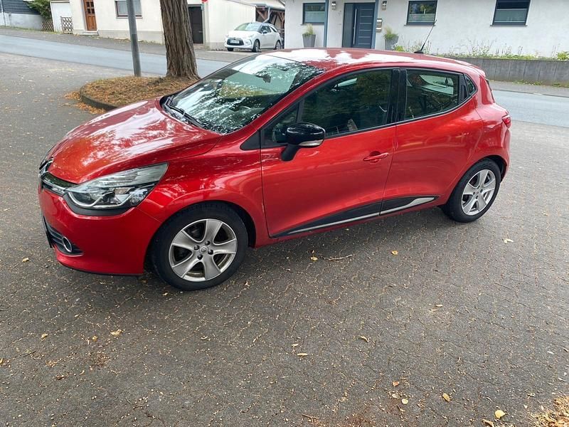 Rot Gebraucht 2012 Renault Clio IV Kleinwagen | 5.500 € (Etwas zu teuer) - Bild 1/4