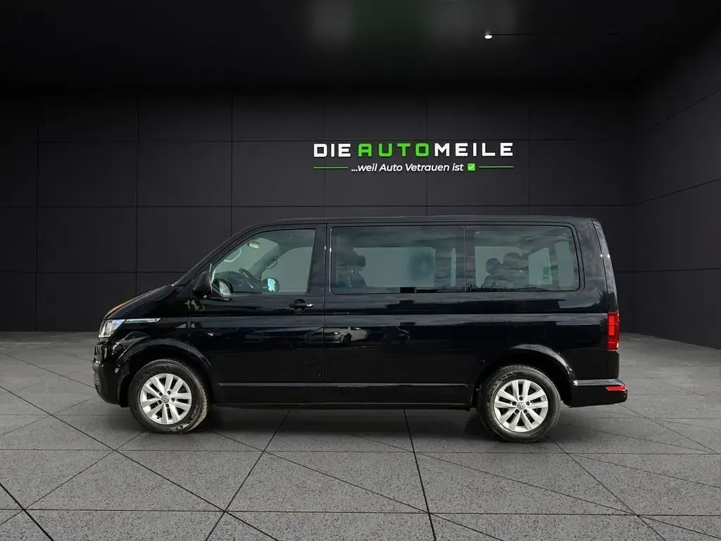 Gebraucht VW Multivan 150 PS (110 kW) 2020 Deep black perleffekt (schwarz Van / Kleinbus