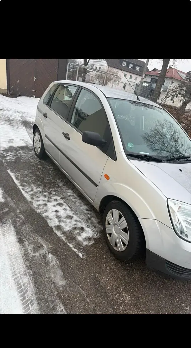 Second-hand Ford Focus 69 CP (50 kW) 2005 Argintiu Hatchback
