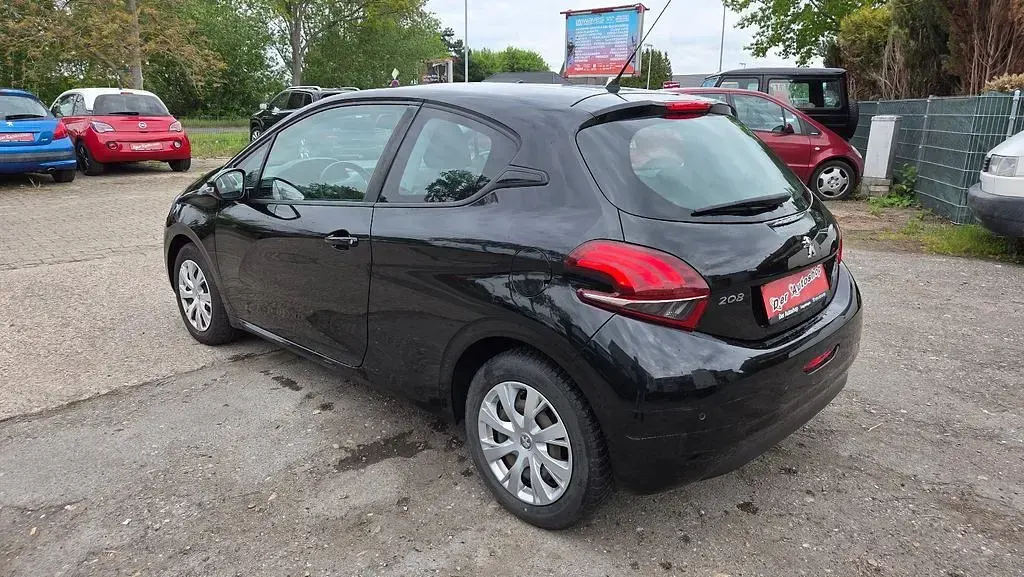 Gebraucht Peugeot 208 Active 82 PS (60 kW) 2016 Schwarz Kleinwagen