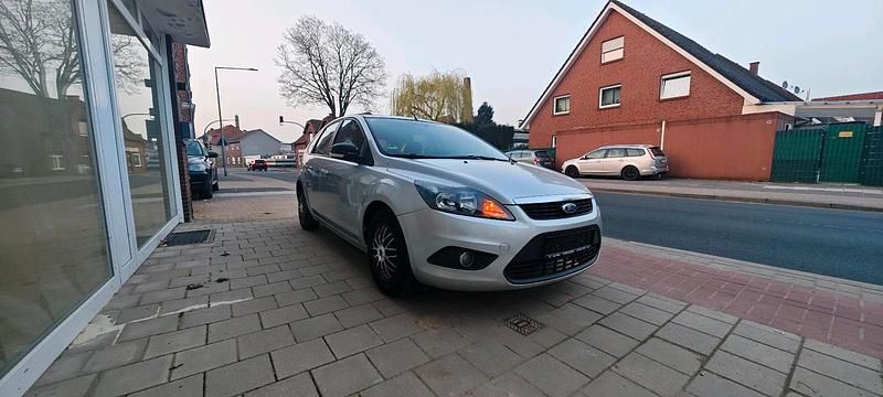 Gebraucht Ford Focus 101 PS (74 kW) 2009 Grau Kleinwagen