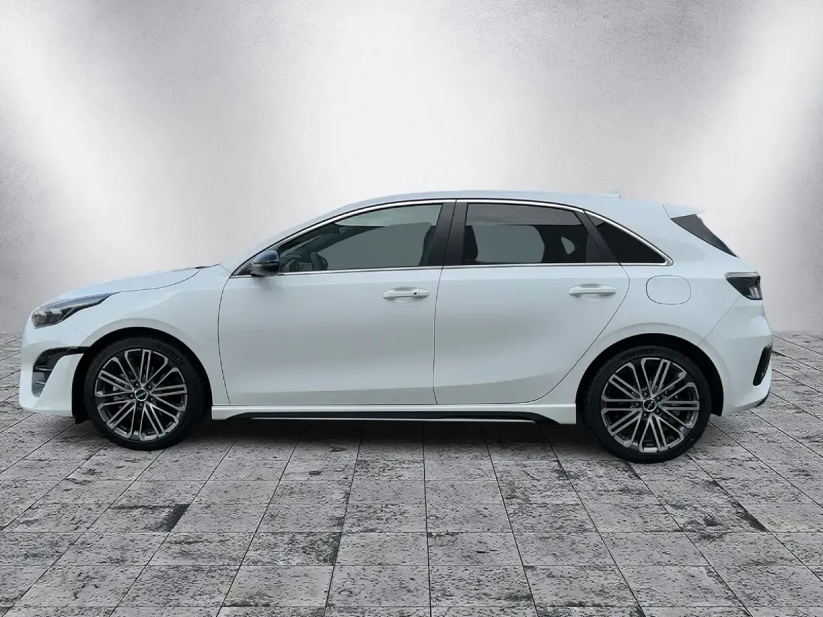 Neu Kia Ceed GT-Line 140 PS (102 kW) 2025 Weiß Kleinwagen