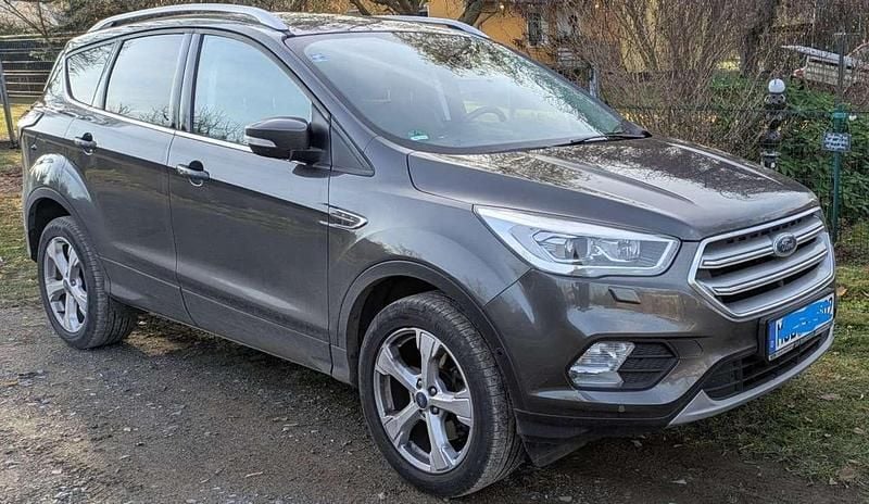 Grau Gebraucht 2019 Ford Kuga Titanium SUV | 16.200 € (Superpreis) - Bild 1/4
