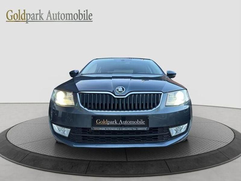 Usado Skoda Octavia 110 HP (80 kW) 2015 Prateado Sedan