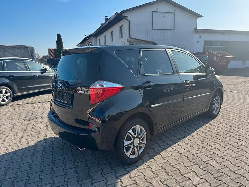 Gebraucht Toyota Verso-S 99 PS (72 kW) 2014 Schwarz Van / Kleinbus