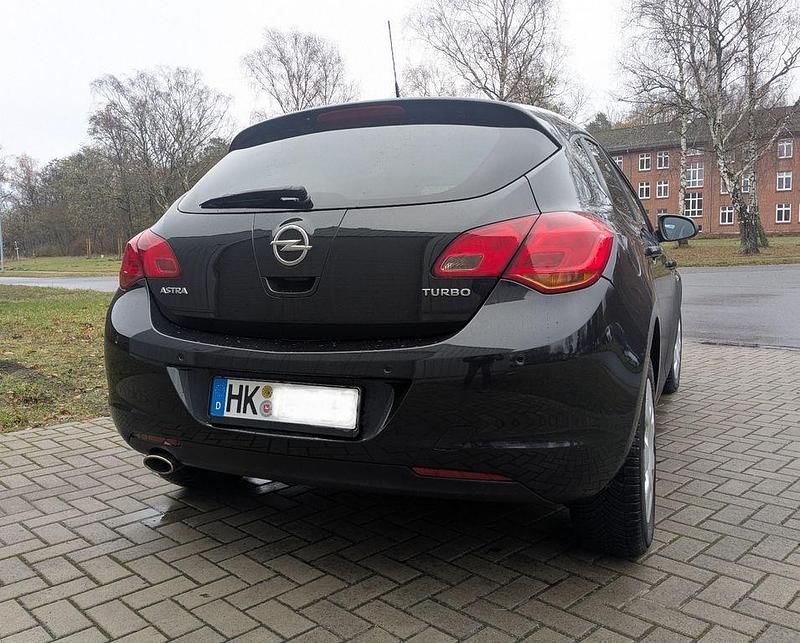 Gebraucht Opel Astra Design Edition 140 PS (102 kW) 2012 Schwarz Limousine