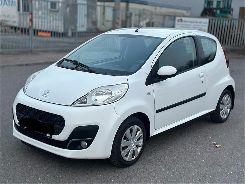 Gebraucht Peugeot 107 60 PS (44 kW) 2013 Weiß Kleinwagen
