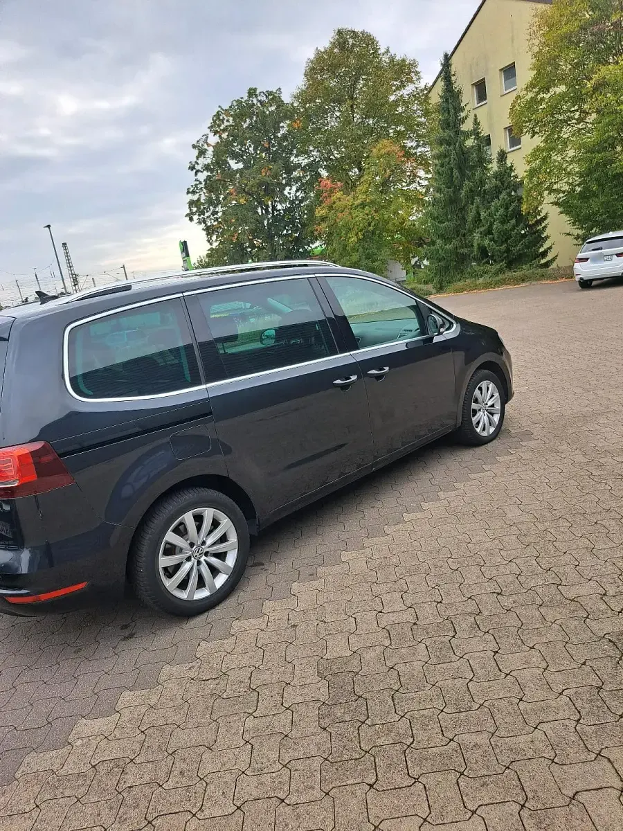 Gebraucht VW Sharan 150 PS (110 kW) 2025 Schwarz Van / Kleinbus