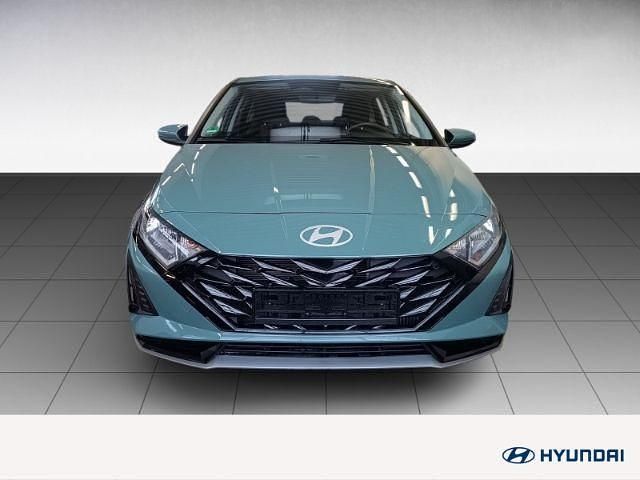 Gebraucht Hyundai i20 Select 101 PS (74 kW) 2025 Gruen Kleinwagen