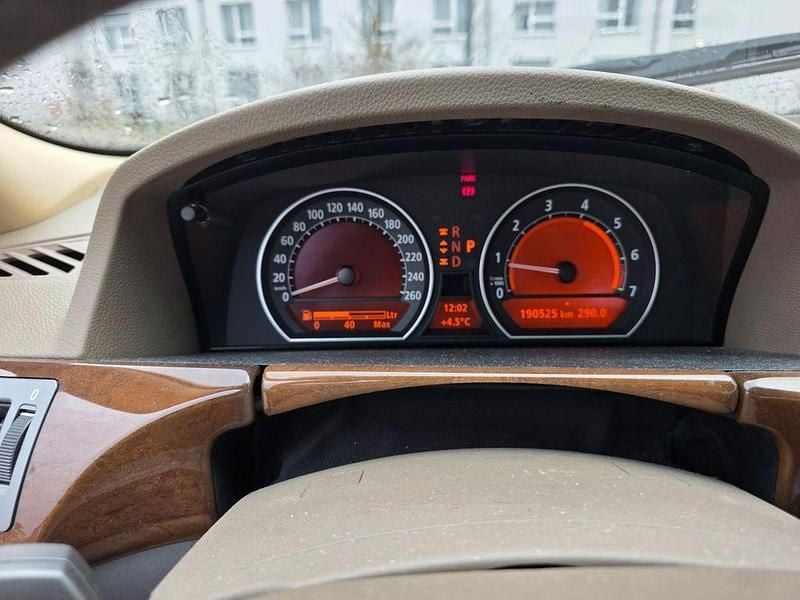 Grau Gebraucht 2004 BMW 745 Limousine | 3.500 € (Superpreis) - Bild 1/4