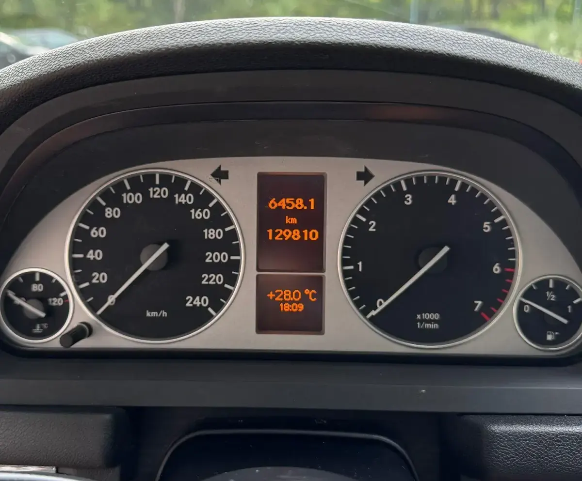 Gebraucht Mercedes B180 116 PS (85 kW) 2010 Silber Van / Kleinbus