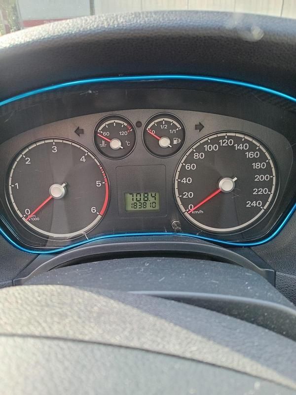 Gebraucht Ford Focus 2005 Silber Limousine