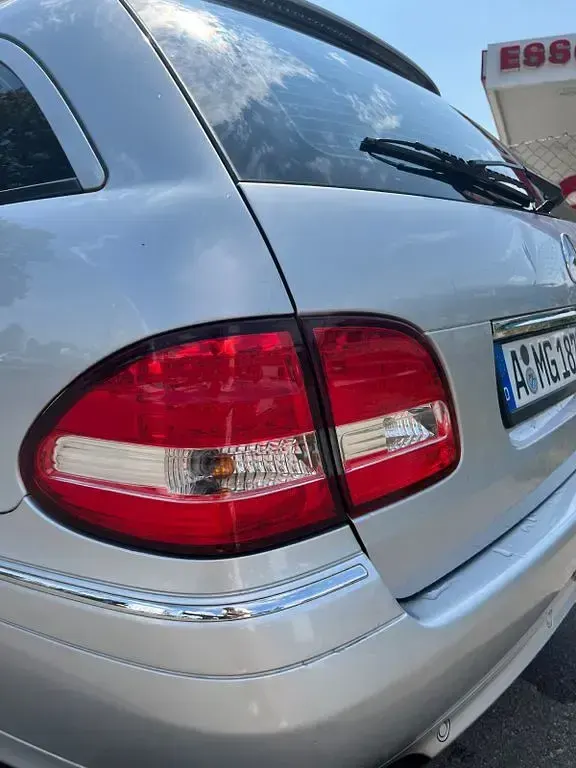 Gebraucht Mercedes E320 Classic 224 PS (164 kW) 2008 Silber Limousine