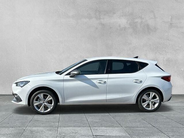 Używany Seat Leon FR 150 KM (110 kW) 2025 Biały Sedan/Limuzyna