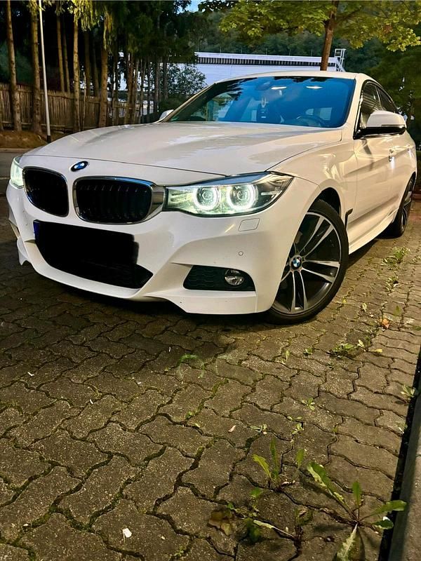 Weiß Gebraucht 2018 BMW 330 M Sport Limousine | 23.800 € (Guter Preis) - Bild 1/4