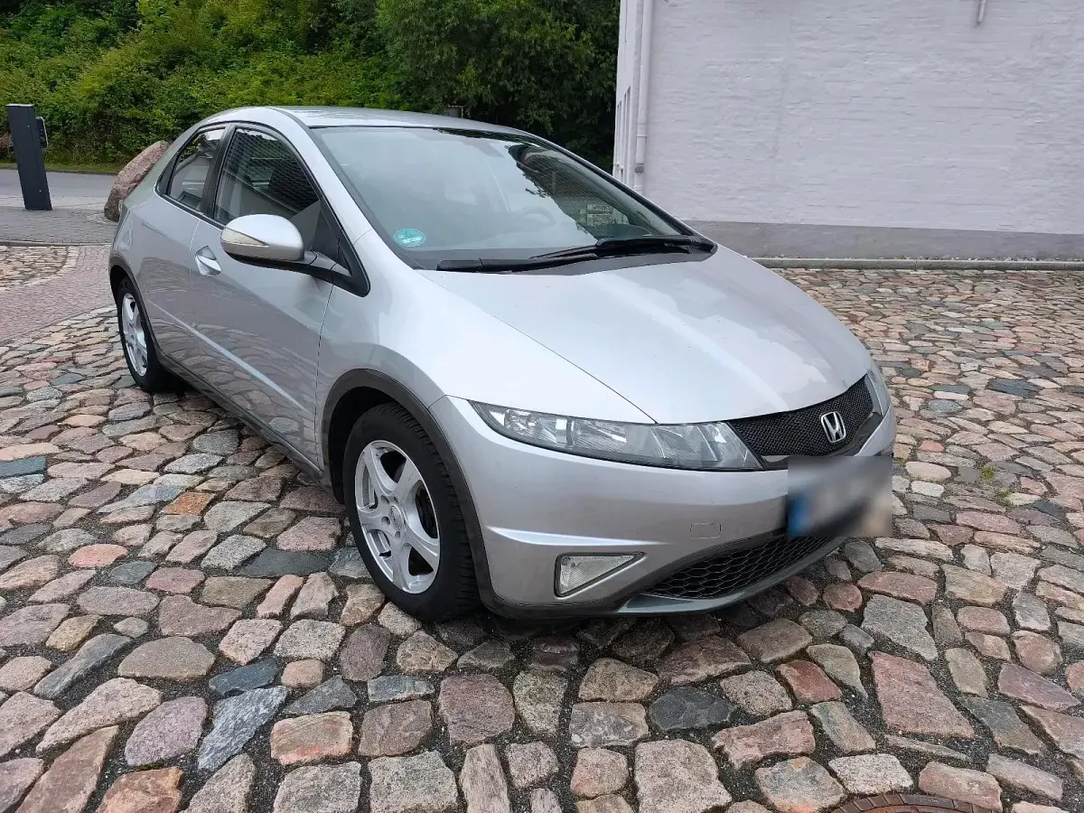 Gebraucht Honda Civic 100 PS (73 kW) 2011 Silber Limousine