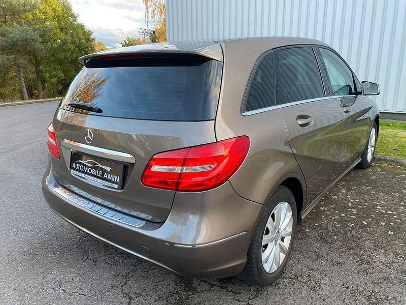 Gebraucht Mercedes B180 122 PS (89 kW) 2012 Grau Van / Kleinbus