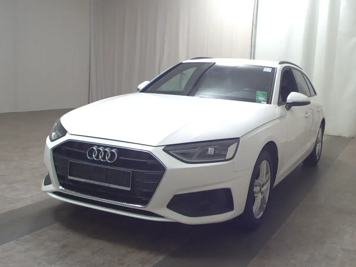 Gebraucht Audi A4 Basis 204 PS (150 kW) 2023 Weiss Kombi