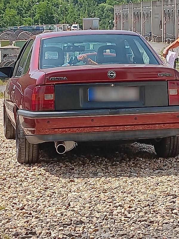 Braun Gebraucht 1992 Opel Vectra Kleinwagen | 1.899 € - Bild 1/4