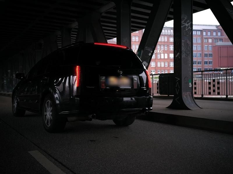 Schwarz Gebraucht 2005 Cadillac SRX SUV | 3.600 € (Superpreis) - Bild 1/4