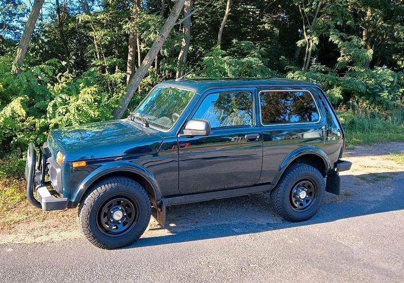 Grün Gebraucht 2020 Lada niva SUV | 15.473 € (Fairer Preis) - Bild 1/4