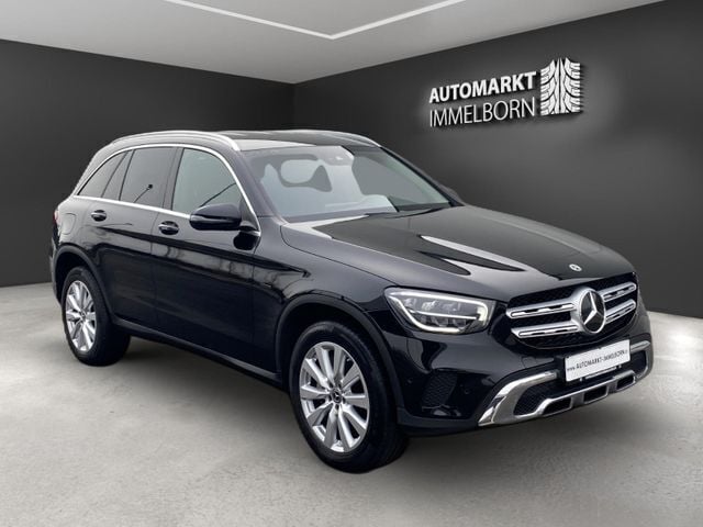 Ung. schwarz unilack Gebraucht 2021 Mercedes GLC300e SUV | 32.950 € (Guter Preis) - Bild 1/2