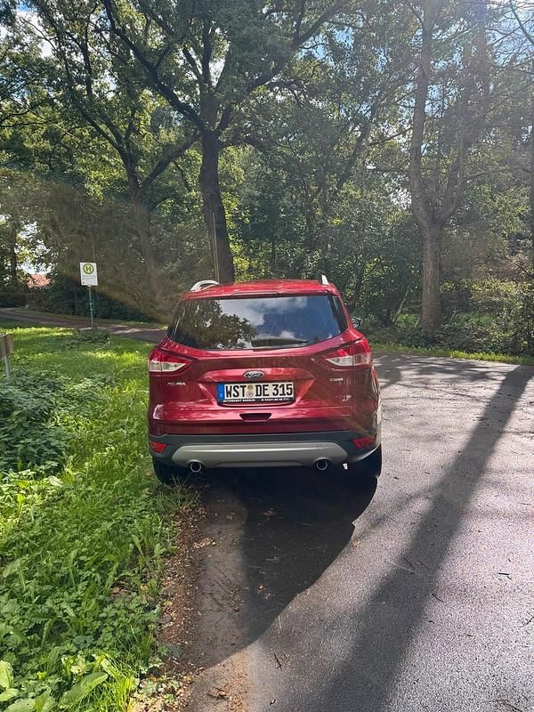 Gebraucht Ford Kuga 150 PS (110 kW) 2015 Rot SUV