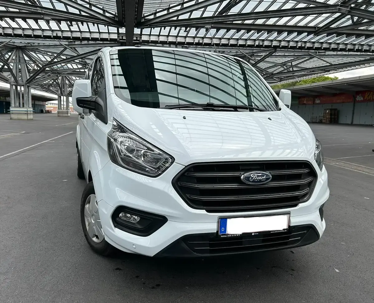 Gebraucht Ford 300 105 PS (77 kW) 2019 Weiß Van / Kleinbus