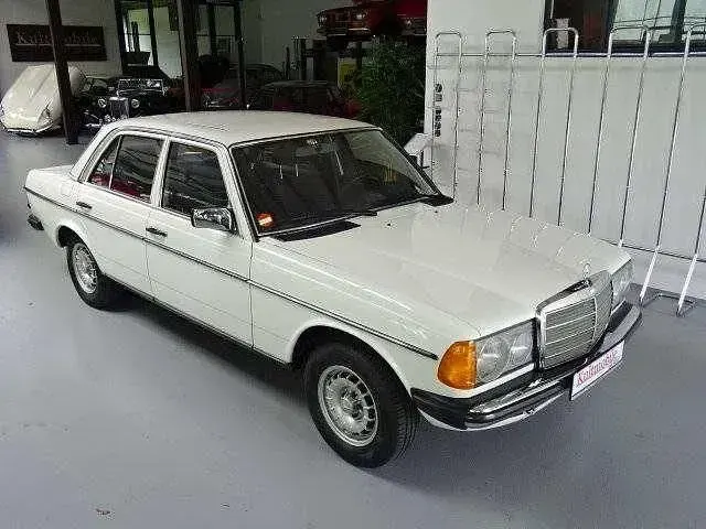 Gebraucht Mercedes 200 109 PS (80 kW) 1981 Weiß Limousine