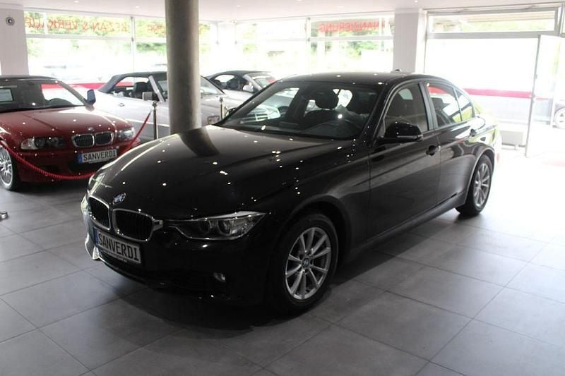Schwarz Gebraucht 2012 BMW 320 Limousine | 9.990 € (Guter Preis) - Bild 1/4