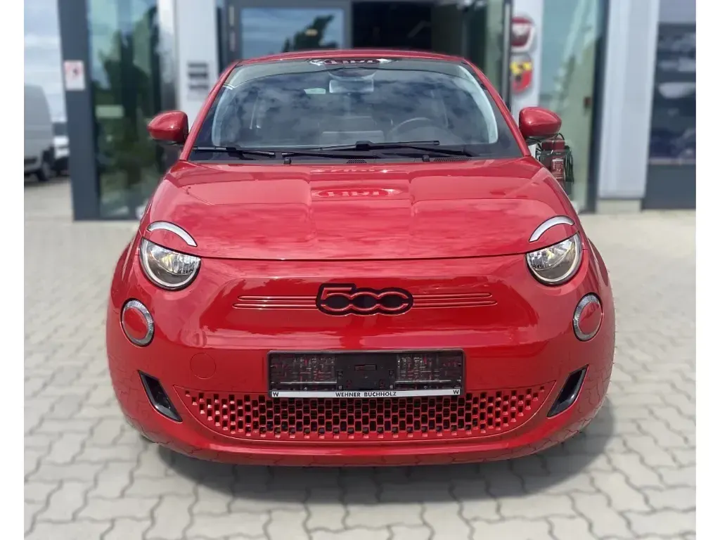 Gebraucht Fiat 500e Red 86 kW (118 PS) 2022 Red vr111/a) (rot Kleinwagen
