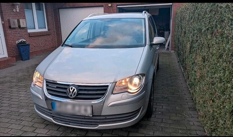 Silber Gebraucht 2009 VW Touran United Van / Kleinbus | 3.800 € (Fairer Preis) - Bild 1/4