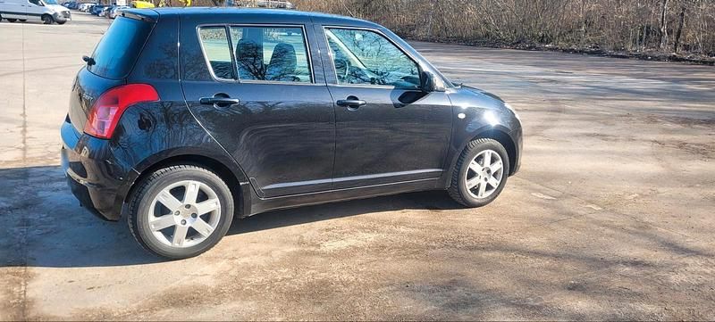 Gebraucht Suzuki Swift 92 PS (67 kW) 2010 Schwarz Kleinwagen